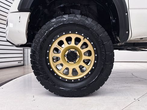 Used 2020 Nissan Titan PRO-4X w/ Pro-4x Convenience Package image 15