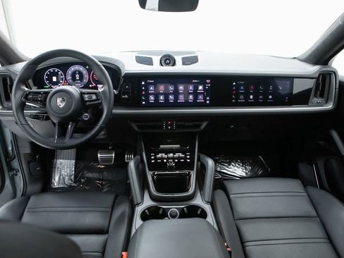 Certified 2025 Porsche Cayenne Turbo image 13
