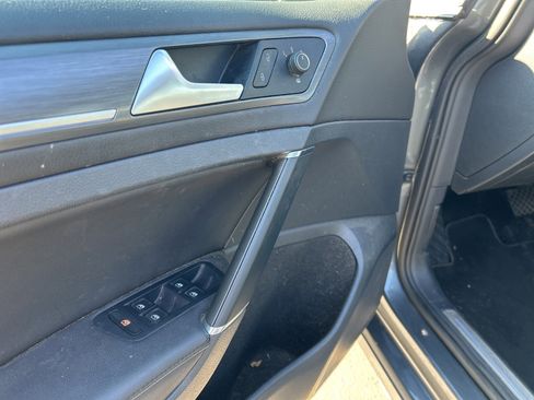 Used 2019 Volkswagen e-Golf SEL Premium image 6