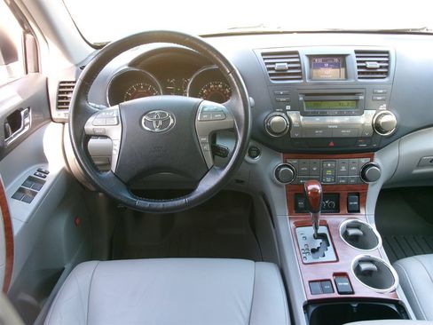 Used 2010 Toyota Highlander Limited image 37