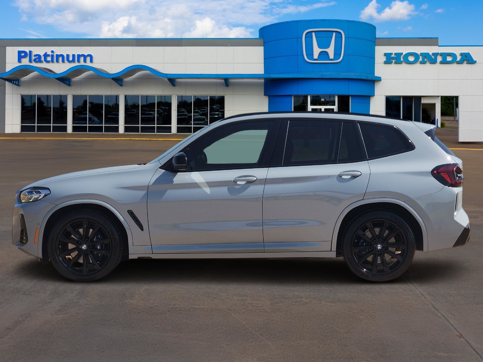 Used 2024 BMW X3 M40i w/ Parking Assistance Package AWD/4WD image 3