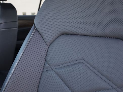 Used 2025 Volkswagen Atlas SE FWD image 7