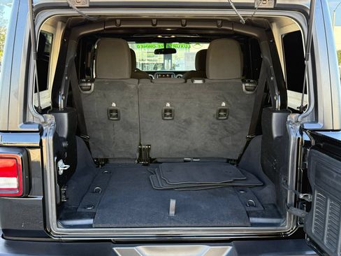 Used 2021 Jeep Wrangler Unlimited Sahara AWD/4WD image 16