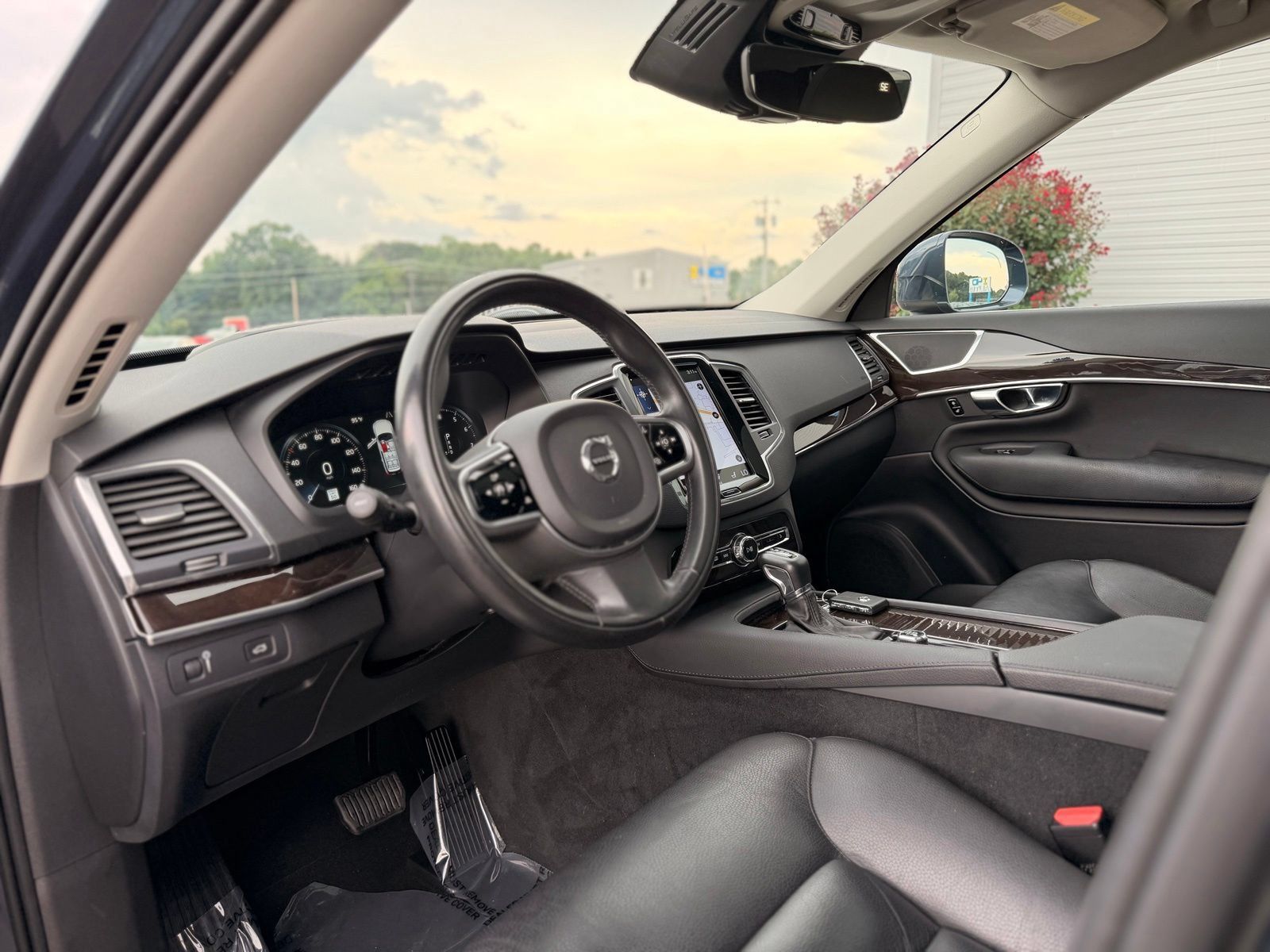 Used 2019 Volvo XC90 T6 Momentum w/ Advanced Package AWD/4WD image 10
