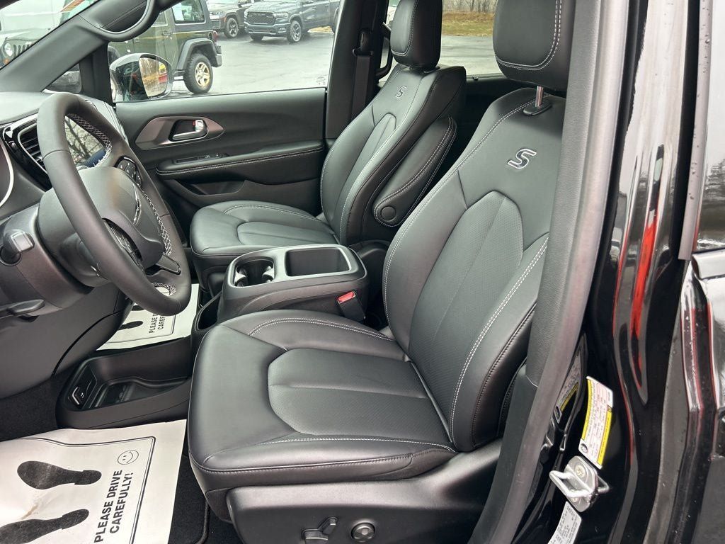 New 2026 Chrysler Pacifica Select w/ S Appearance Package AWD/4WD image 11