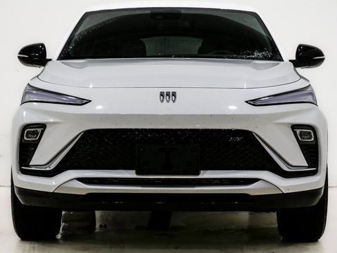 Used 2025 Buick Envista Sport Touring image 2