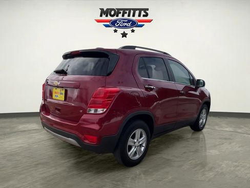 Used 2020 Chevrolet Trax LT w/ LT Convenience Package image 5