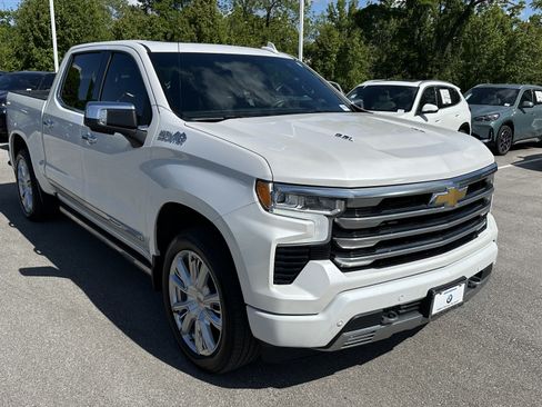 Used 2024 Chevrolet Silverado 1500 High Country AWD/4WD image 2