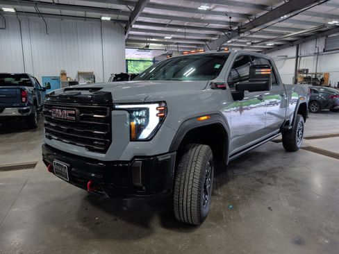Used 2024 GMC Sierra 2500 AT4X AWD/4WD image 7