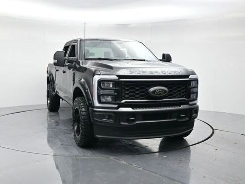 New 2025 Ford F250 XLT w/ Black Appearance Package image 5