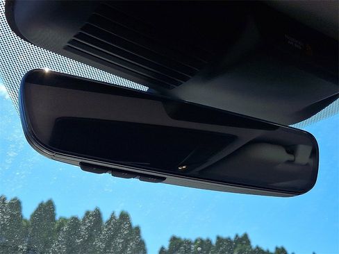 New 2025 Mitsubishi Outlander SE image 18