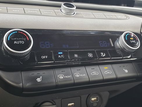 Used 2023 Hyundai Elantra SEL w/ Convenience Package image 21