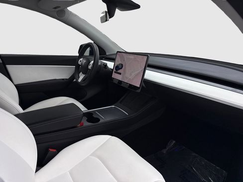 Used 2021 Tesla Model Y Long Range AWD/4WD image 41