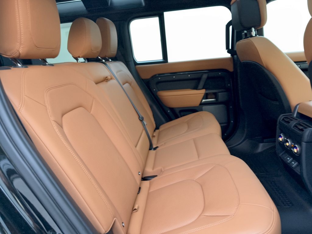 Used 2023 Land Rover Defender 110 V8 AWD/4WD image 29