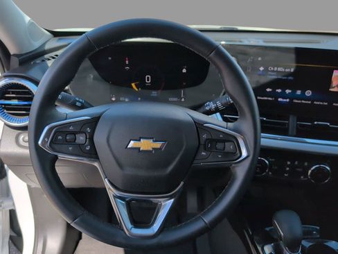 Used 2025 Chevrolet Trax LT w/ Driver Confidence Package FWD image 29
