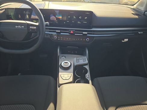 New 2026 Kia Sportage LX FWD image 14