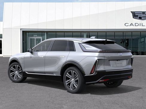 New 2024 Cadillac Lyriq Luxury w/ LPO, Floor Liner Package image 27