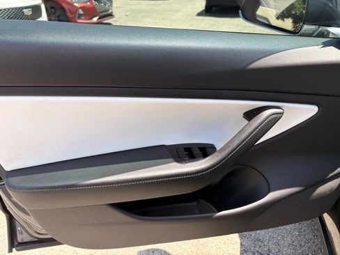 Used 2019 Tesla Model 3 Standard Range RWD image 12