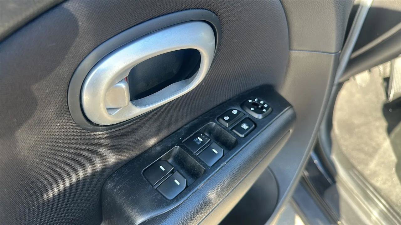 Used 2015 Kia Soul FWD image 18