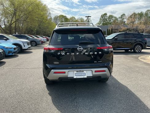 Certified 2025 Nissan Pathfinder SL image 3
