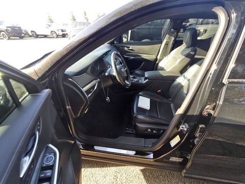 Used 2021 Cadillac XT4 Premium Luxury FWD image 3