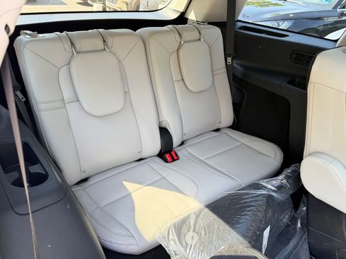 New 2026 Lincoln Aviator AWD image 9