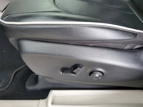 Used 2023 Chrysler Pacifica Limited image 11