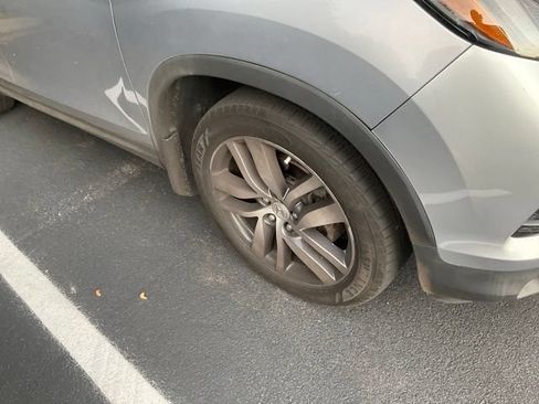 Used 2017 Honda Pilot Touring image 2