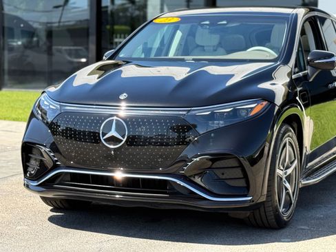 Used 2023 Mercedes-Benz EQS 580 4MATIC SUV image 3