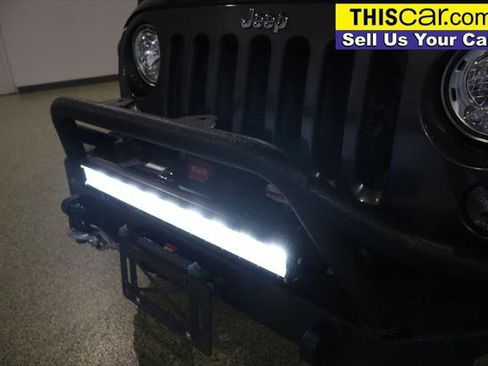 Used 2017 Jeep Wrangler Unlimited Rubicon w/ Connectivity Group image 34