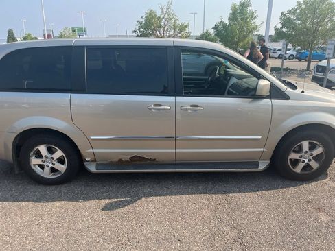 Used 2008 Dodge Grand Caravan SXT FWD image 2