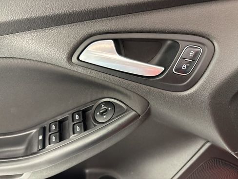 Used 2016 Ford Focus SE w/ Reverse Sensing Package image 19