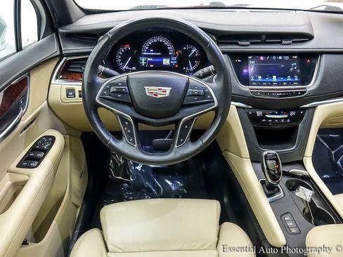 Used 2017 Cadillac XT5 Luxury w/ Driver Awareness Package AWD/4WD image 15