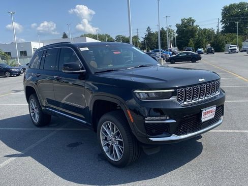 New 2025 Jeep Grand Cherokee Summit image 2