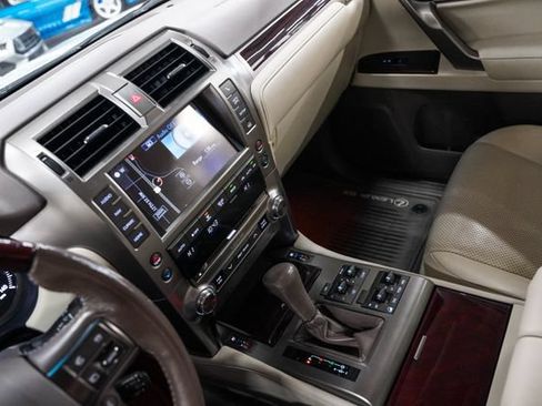 Used 2017 Lexus GX 460 Luxury w/ Preferred Accessory Package AWD/4WD image 7