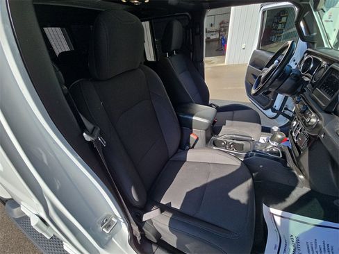 Used 2022 Jeep Gladiator Sport image 30