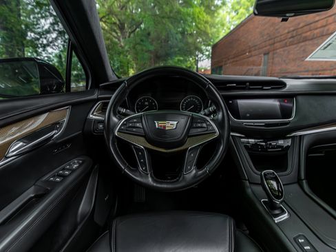 Used 2018 Cadillac XT5 Platinum AWD/4WD image 6