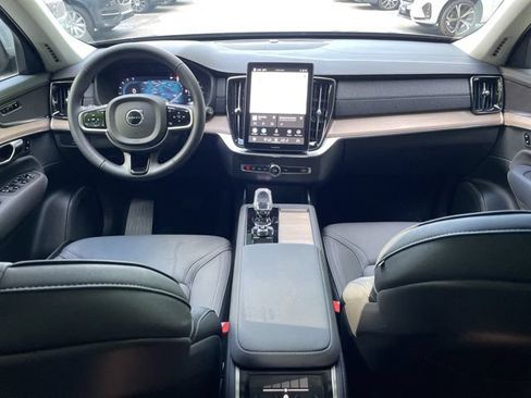 Certified 2025 Volvo XC90 B6 Core AWD/4WD image 24