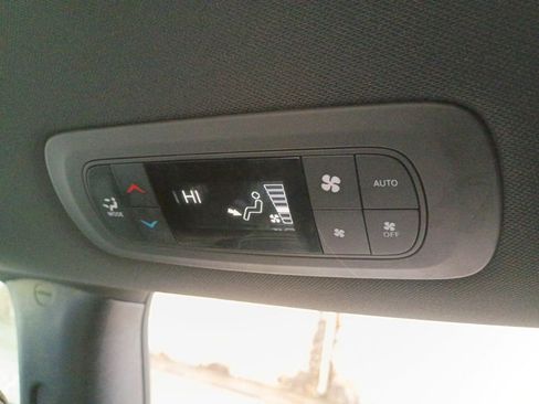 Used 2024 Chrysler Pacifica Touring-L w/ S Appearance Package image 23