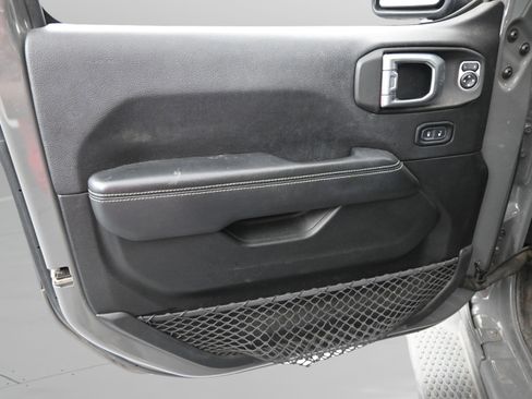Used 2020 Jeep Wrangler Unlimited Sahara AWD/4WD image 32