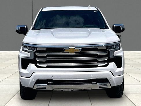 Certified 2022 Chevrolet Silverado 1500 High Country w/ Technology Package AWD/4WD image 3