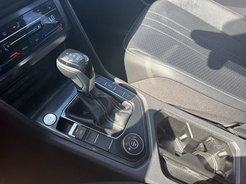 Certified 2024 Volkswagen Tiguan SE R-Line AWD/4WD image 18