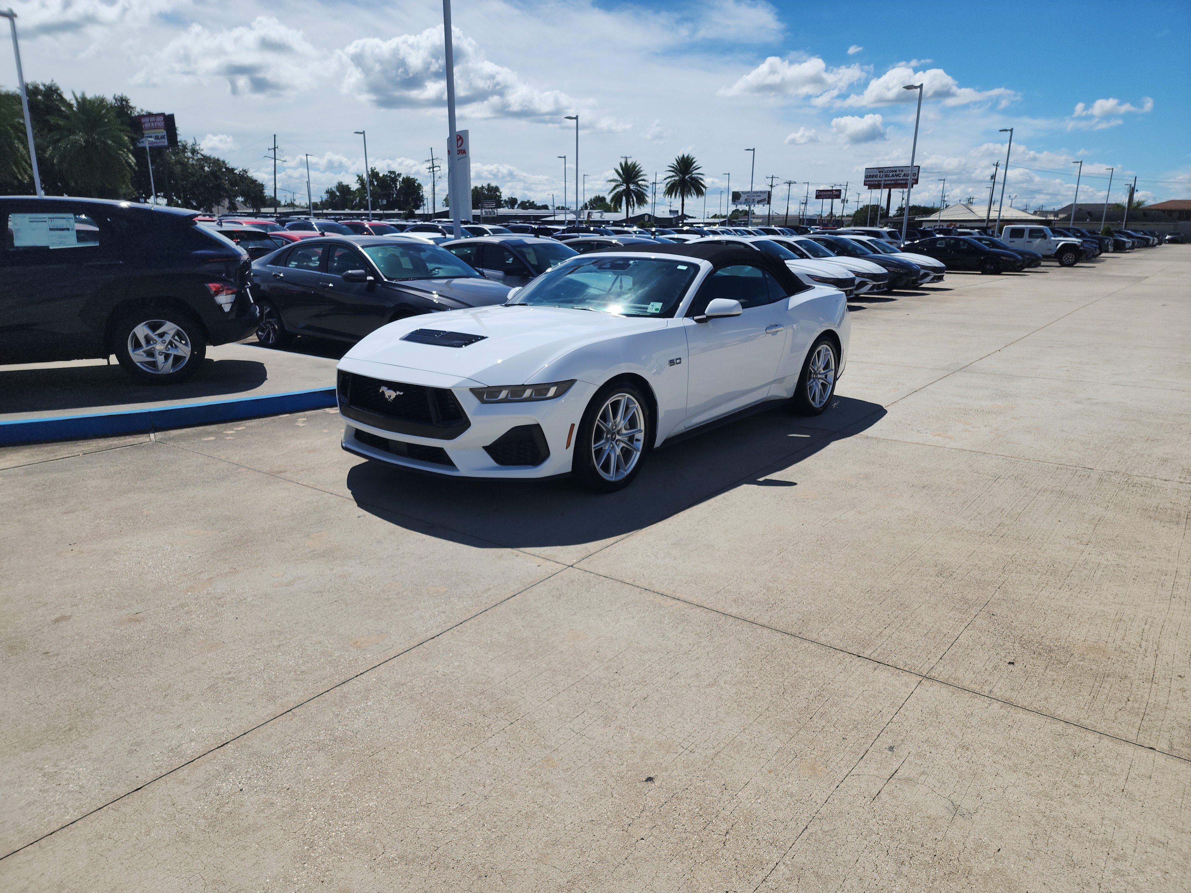 Used 2024 Ford Mustang GT Premium RWD image 3