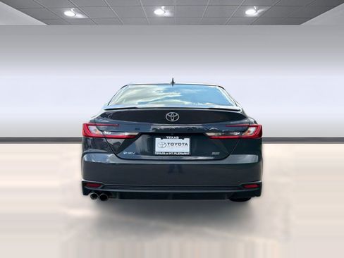 Used 2025 Toyota Camry SE FWD image 10