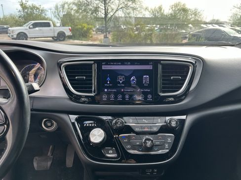 Used 2018 Chrysler Pacifica Touring Plus w/ S Appearance Package image 20