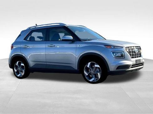 New 2025 Hyundai Venue SEL image 10