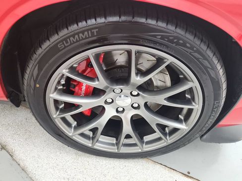 Used 2015 Dodge Challenger SRT RWD image 36