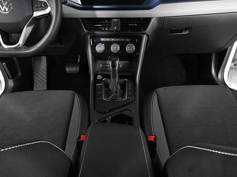 Certified 2023 Volkswagen Taos SE w/ Panoramic Sunroof Package FWD image 17