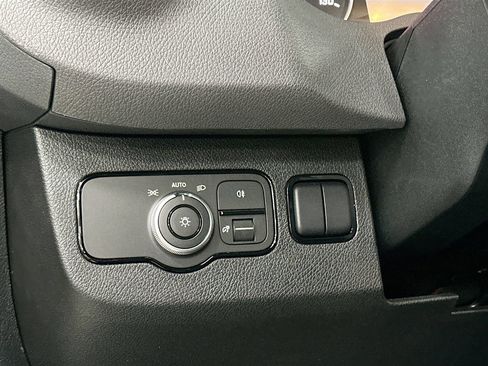 Used 2025 Mercedes-Benz Sprinter 2500 image 11