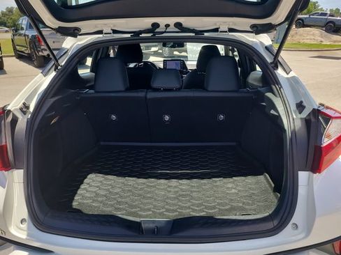 Used 2019 Toyota C-HR Limited FWD image 11